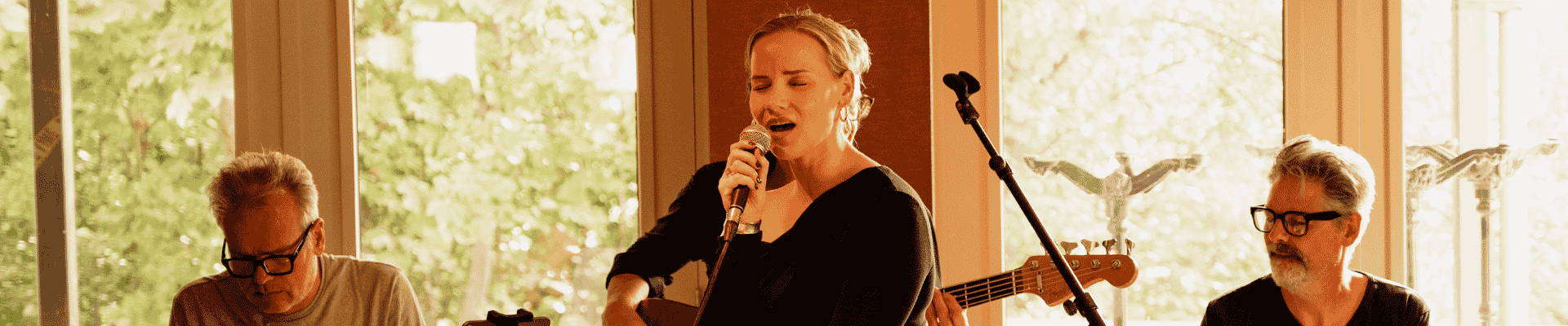 Sfeervolle evenementen en speciale proeverijen aan de haven bij Bistro loulou Elburg